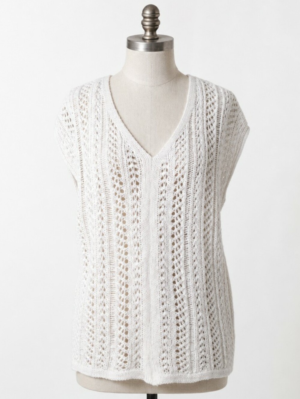 Anthropologie Crochet Knit Sweater • V‑Neck Cutout Back Cream Bow • SIZE MEDIUM